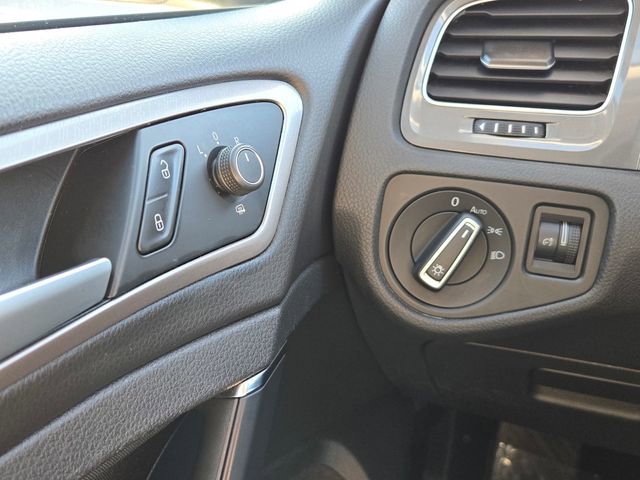 Used 2015 Volkswagen e-Golf Limited Edition image 22