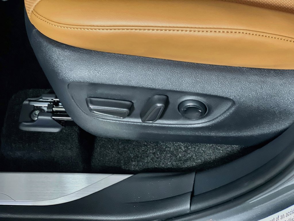 New 2026 Toyota Highlander Platinum AWD/4WD image 13