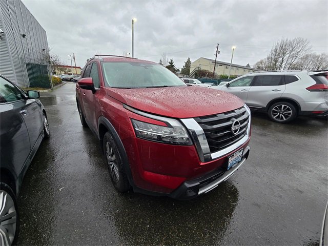 Used 2024 Nissan Pathfinder SL image 2