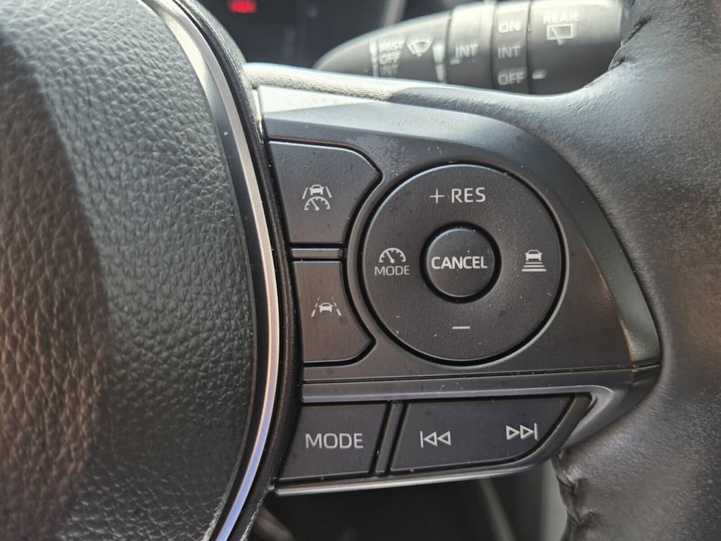 Used 2024 Toyota Corolla Cross XLE AWD/4WD image 27