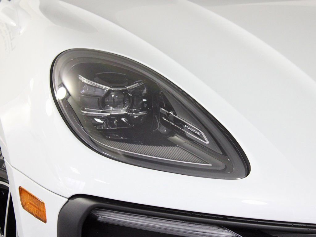 Certified 2025 Porsche Macan image 11