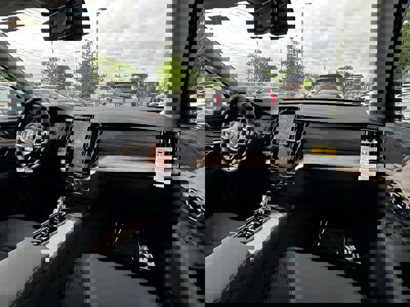 Used 2025 Volvo XC90 T8 Core w/ Climate Package image 10