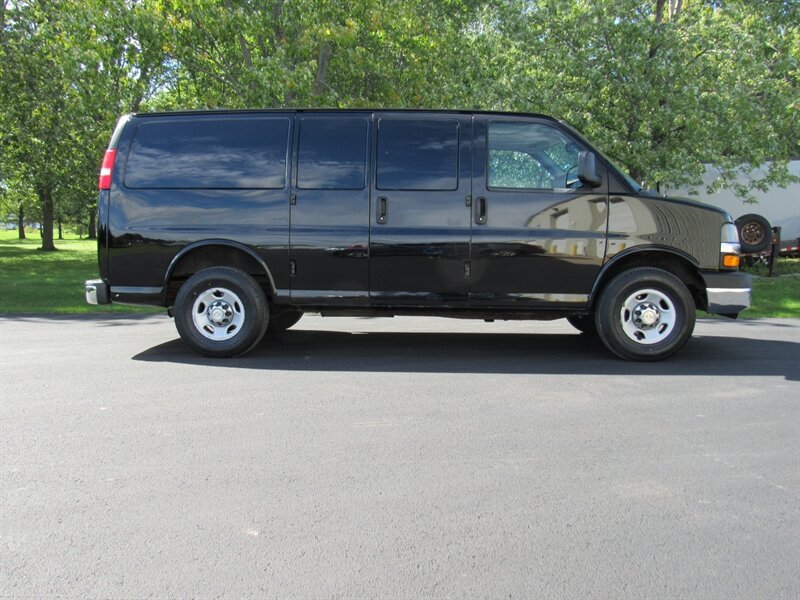 Used 2015 Chevrolet Express 2500 LT w/ LT Preferred Equipment Group RWD image 3