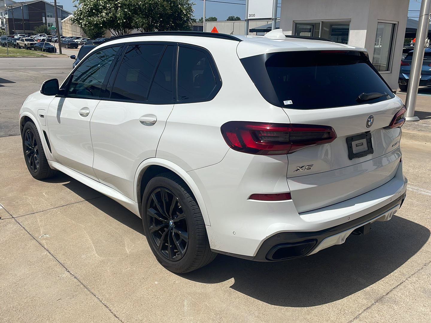 Used 2022 BMW X5 xDrive45e w/ M Sport Package AWD/4WD image 4