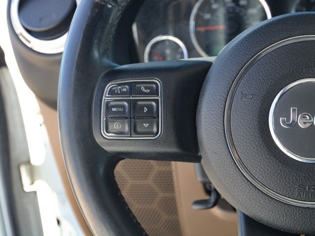Used 2014 Jeep Wrangler Unlimited Sahara w/ Connectivity Group AWD/4WD image 16