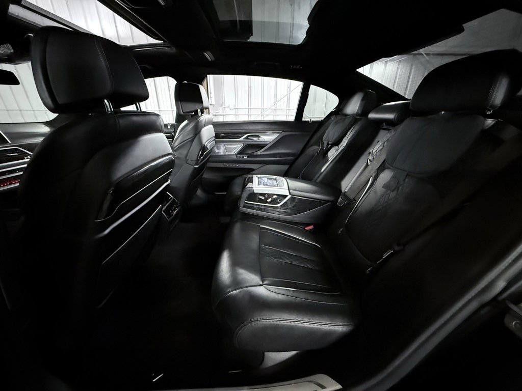 Used 2022 BMW 750i xDrive w/ Luxury Rear Seating Package image 22