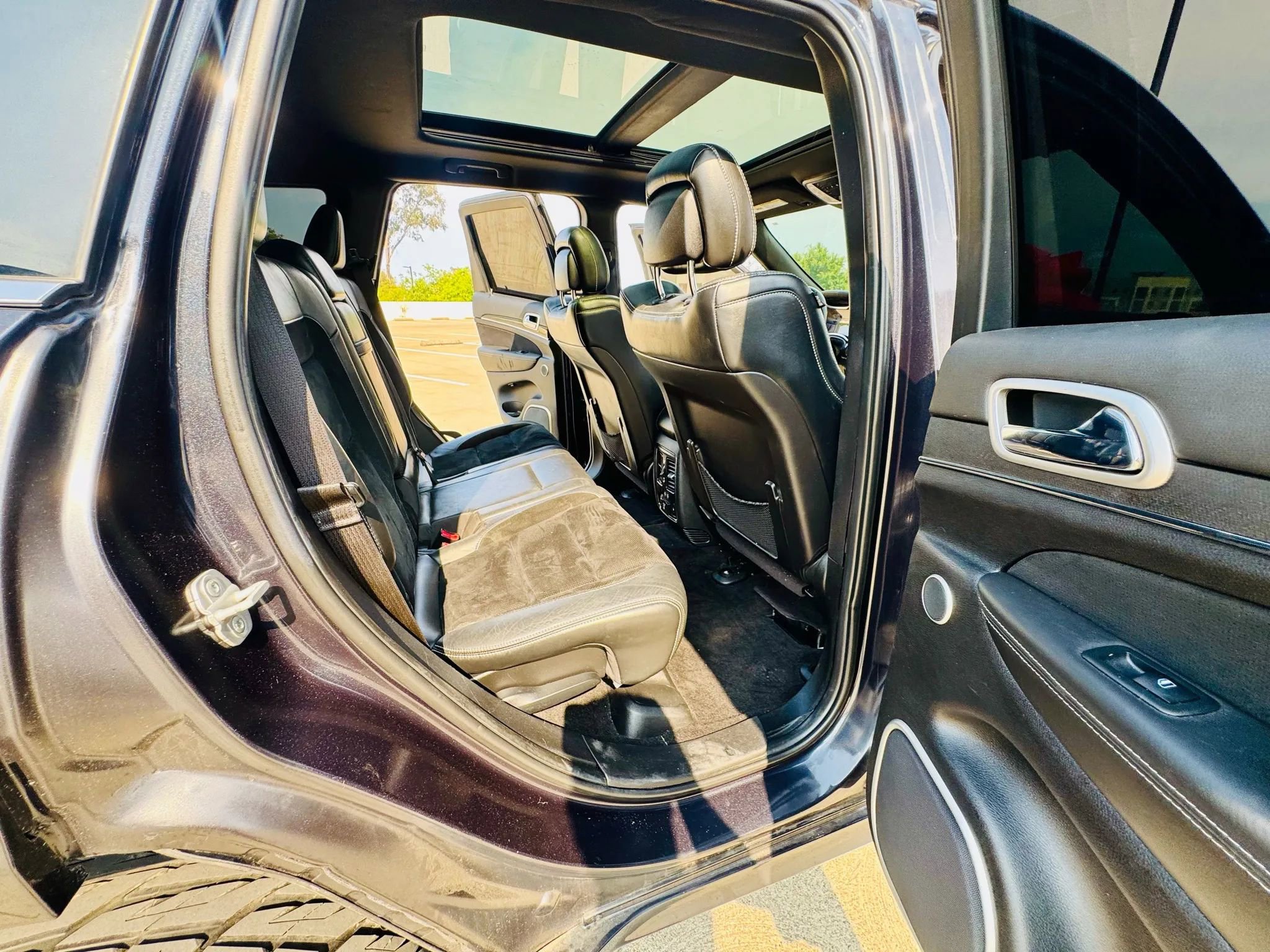 Used 2014 Jeep Grand Cherokee SRT image 28