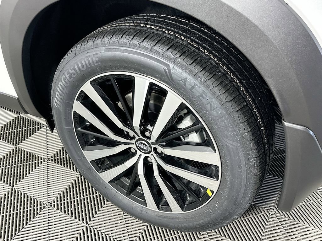 New 2025 Nissan Pathfinder Platinum image 41