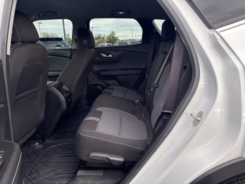 Used 2024 Chevrolet Blazer LT w/ Convenience Package FWD image 17