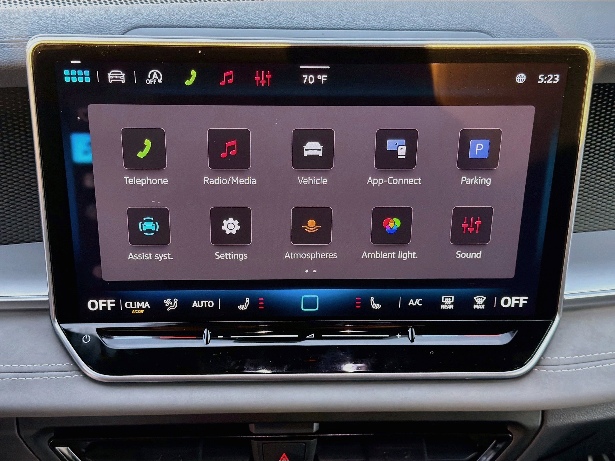 Certified 2026 Volkswagen Tiguan SE R-Line FWD image 33