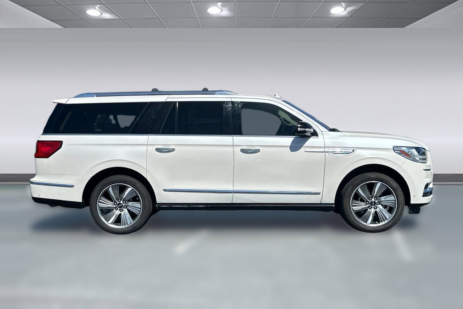 Used 2018 Lincoln Navigator L Reserve w/ Technology Package image 7