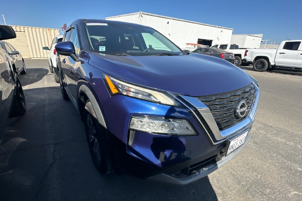 Used 2023 Nissan Rogue SV AWD/4WD image 2