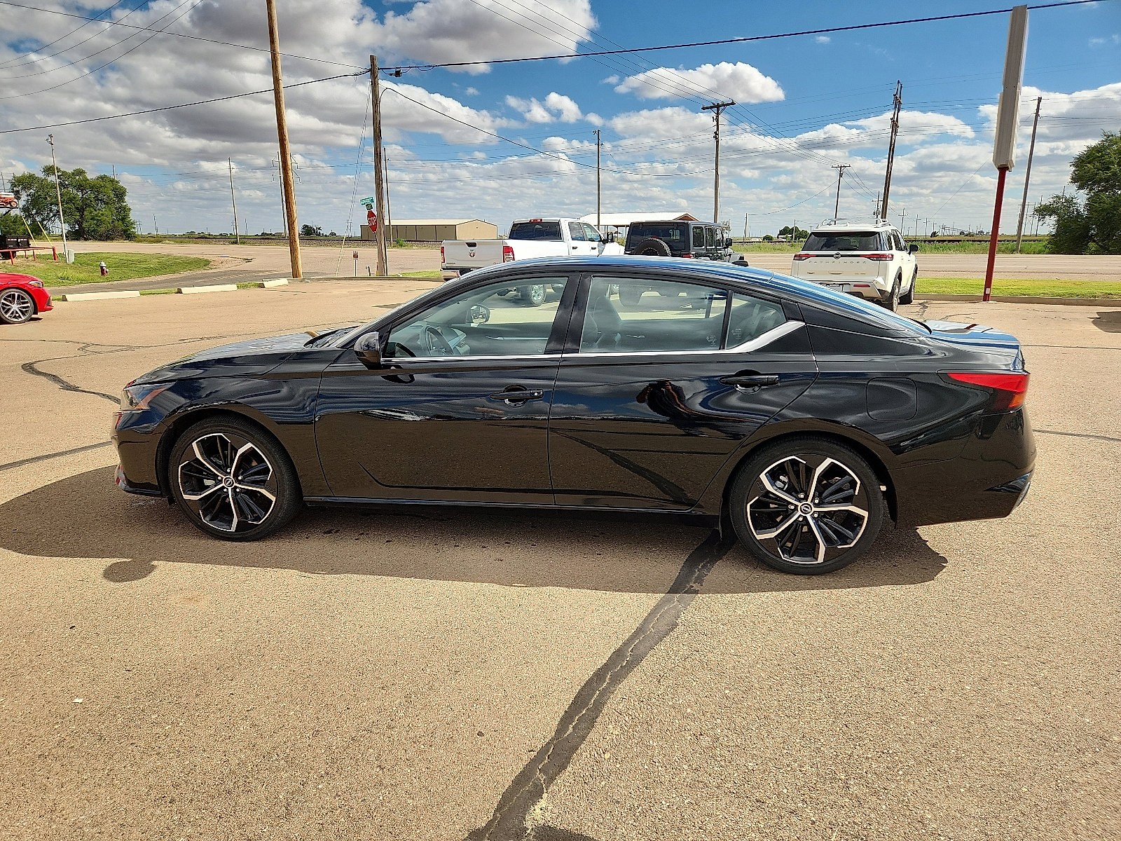 Used 2024 Nissan Altima 2.5 SR image 2