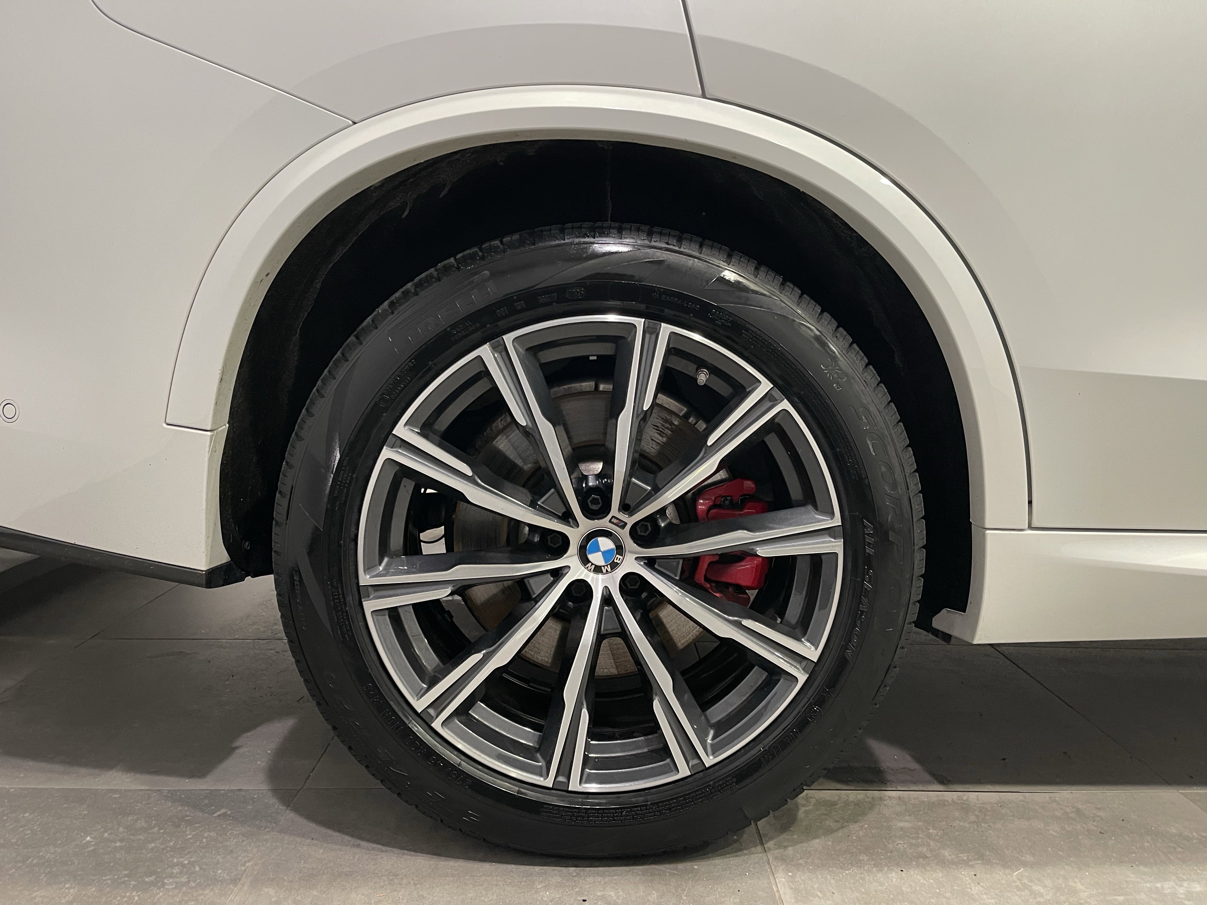 Used 2025 BMW X5 M60i w/ Executive Package image 9