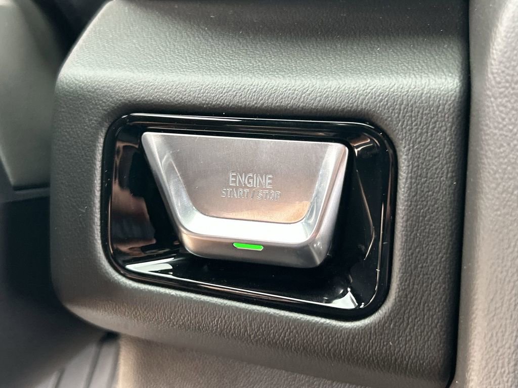 Used 2025 GMC Yukon Elevation image 17