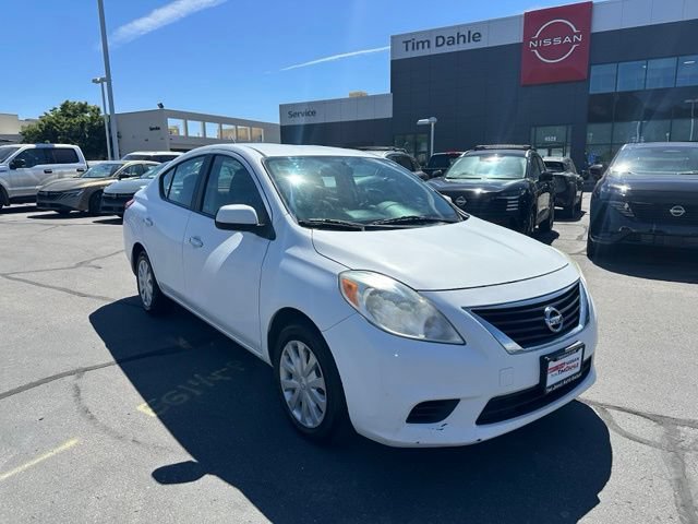 Used 2013 Nissan Versa SV FWD image 3