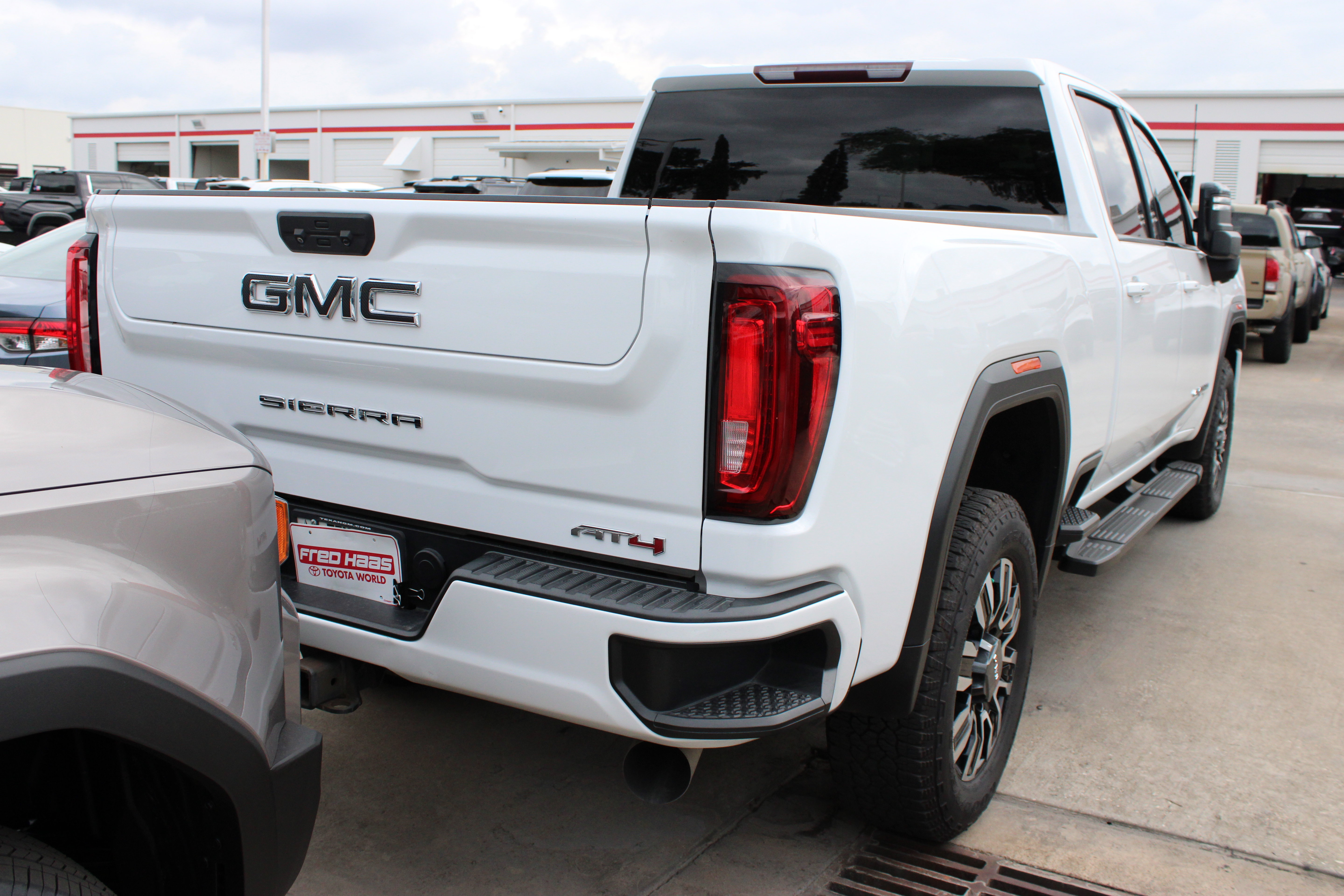 Used 2021 GMC Sierra 2500 AT4 AWD/4WD image 11