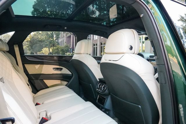 Used 2022 Bentley Bentayga AWD/4WD image 56