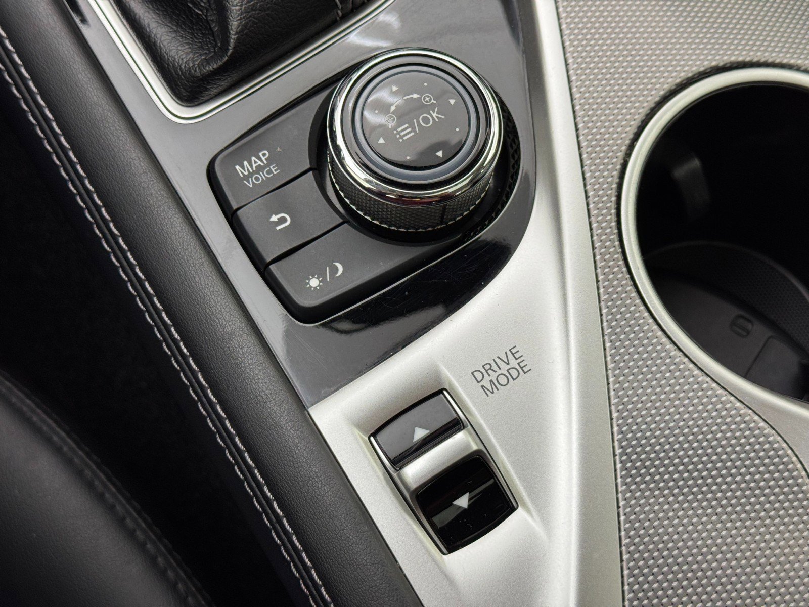 Used 2017 INFINITI Q50 3.0t Premium w/ 3.0T Premium Plus Package image 33