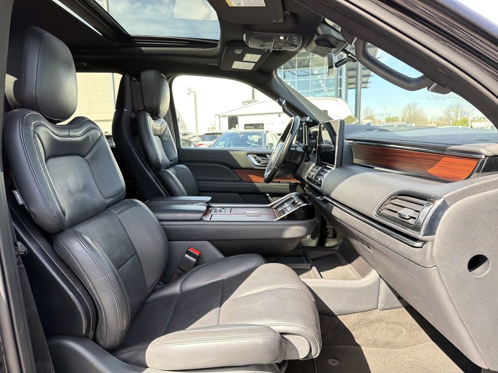 Used 2024 Lincoln Navigator Reserve image 28