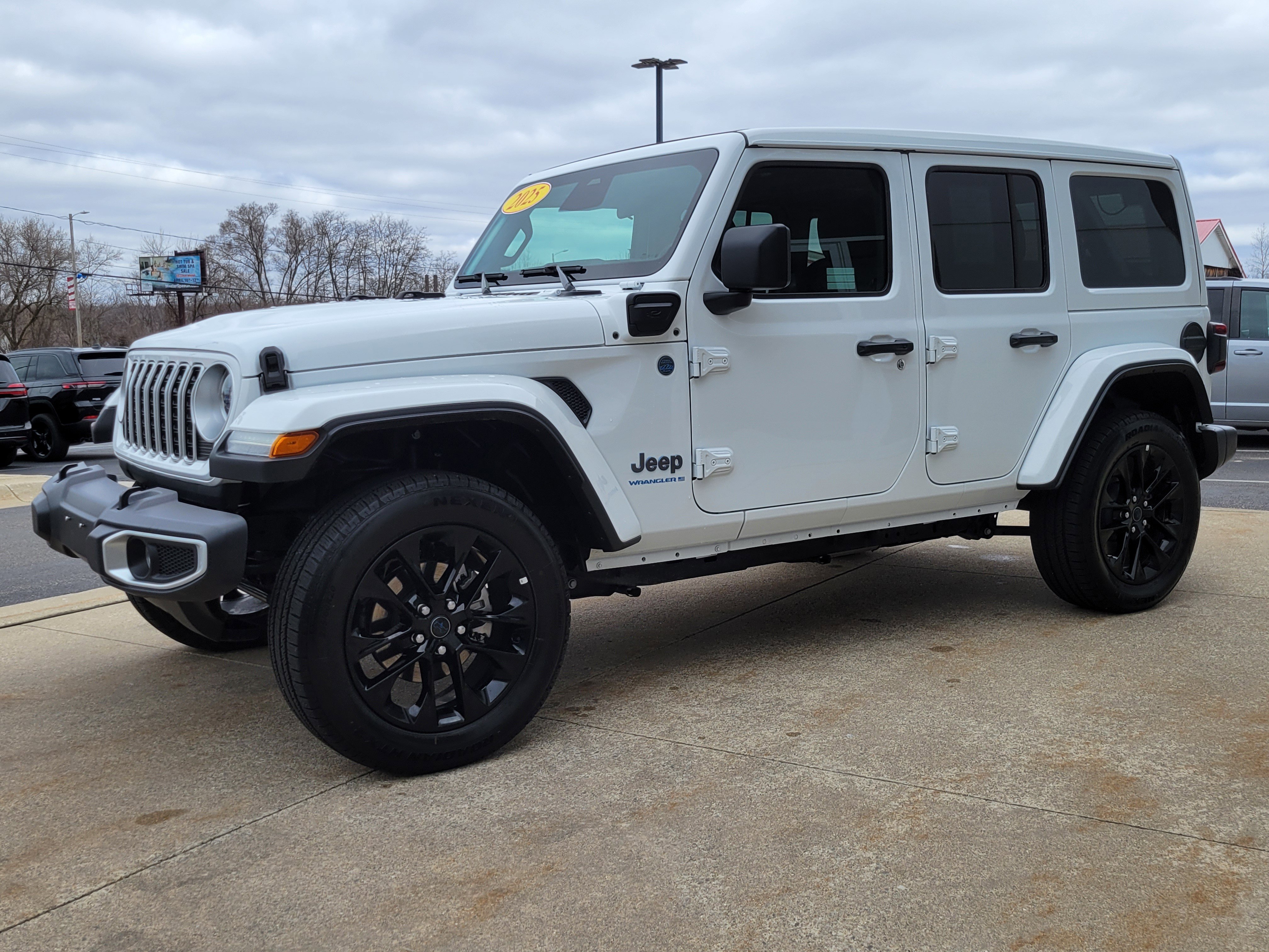 Used 2025 Jeep Wrangler Unlimited Sahara w/ Safety Group image 2