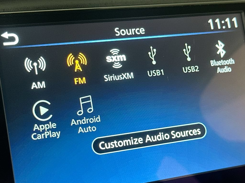 Used 2025 Nissan Versa SR FWD image 28