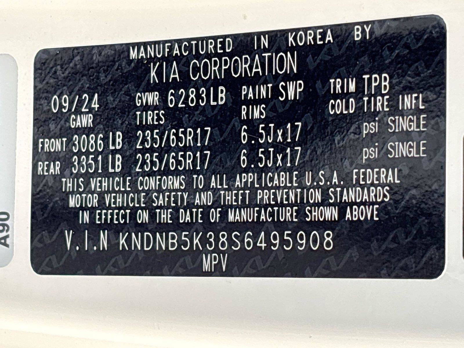 Used 2025 Kia Carnival FWD image 37