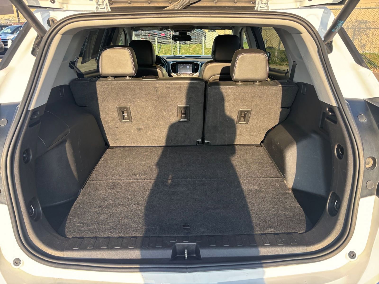 Used 2023 GMC Terrain SLT image 31