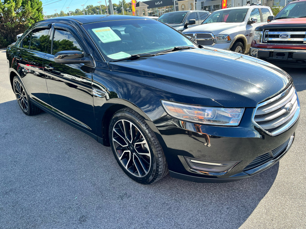 Used 2018 Ford Taurus SEL w/ Equipment Group 201A image 3