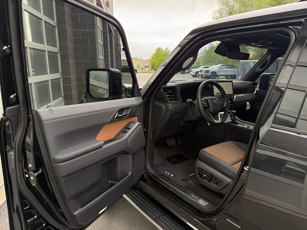 Used 2026 Lexus GX 550 w/ Accessory Package (ZB) AWD/4WD image 31