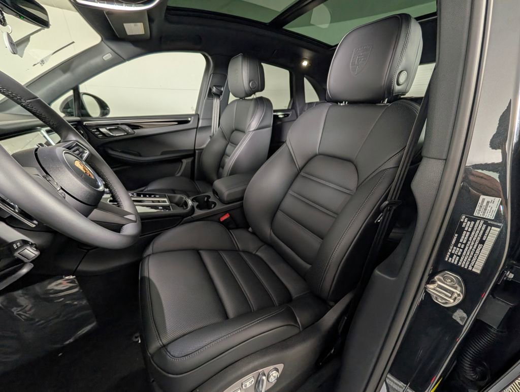 New 2026 Porsche Macan image 7
