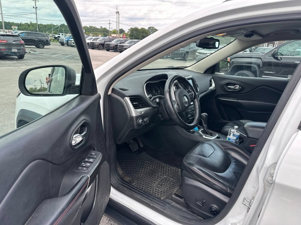 Used 2014 Jeep Cherokee Trailhawk w/ Leather Interior Group AWD/4WD image 5