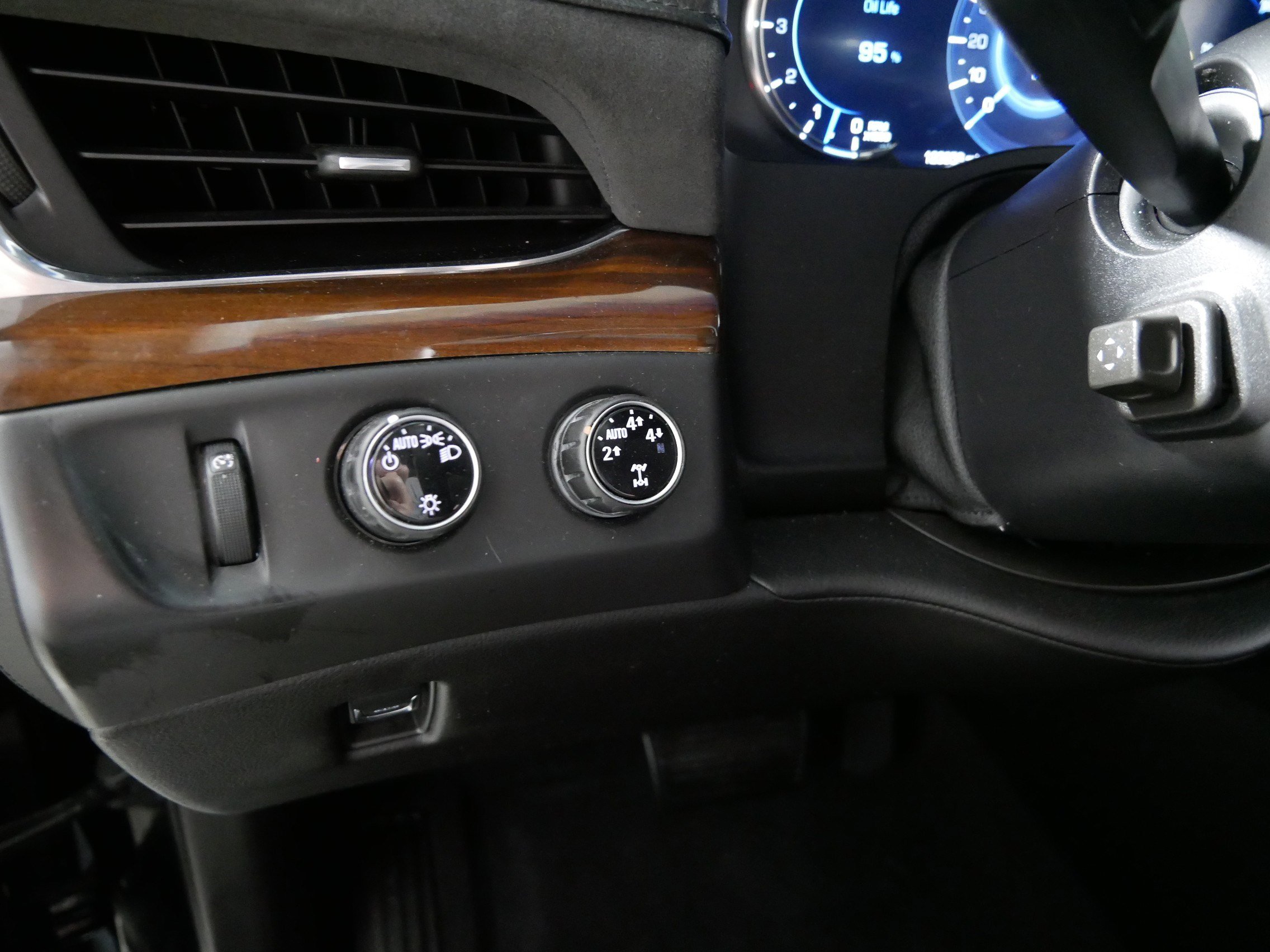 Used 2016 Cadillac Escalade Premium image 26