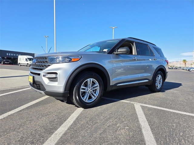 Certified 2022 Ford Explorer XLT w/ Equipment Group 202A image 3