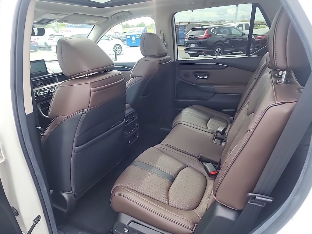 Certified 2024 Honda Pilot Elite image 27
