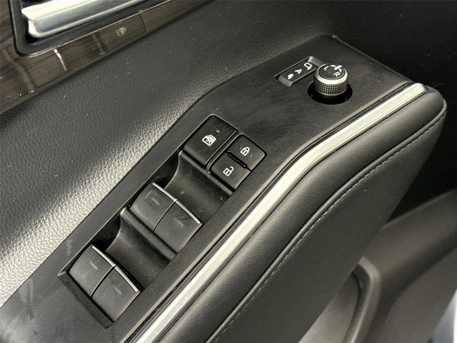 Used 2023 Toyota Highlander Limited AWD/4WD image 28