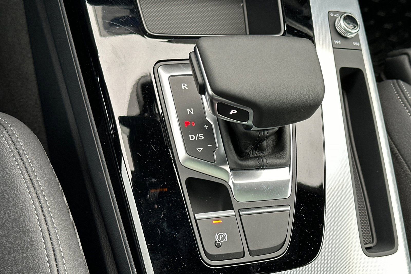 Used 2025 Audi Q5 2.0T Premium w/ Convenience Plus Package AWD/4WD image 20