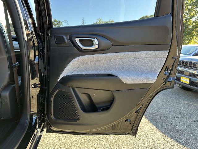 Used 2023 Jeep Compass Latitude w/ Sun and Sound Group AWD/4WD image 22