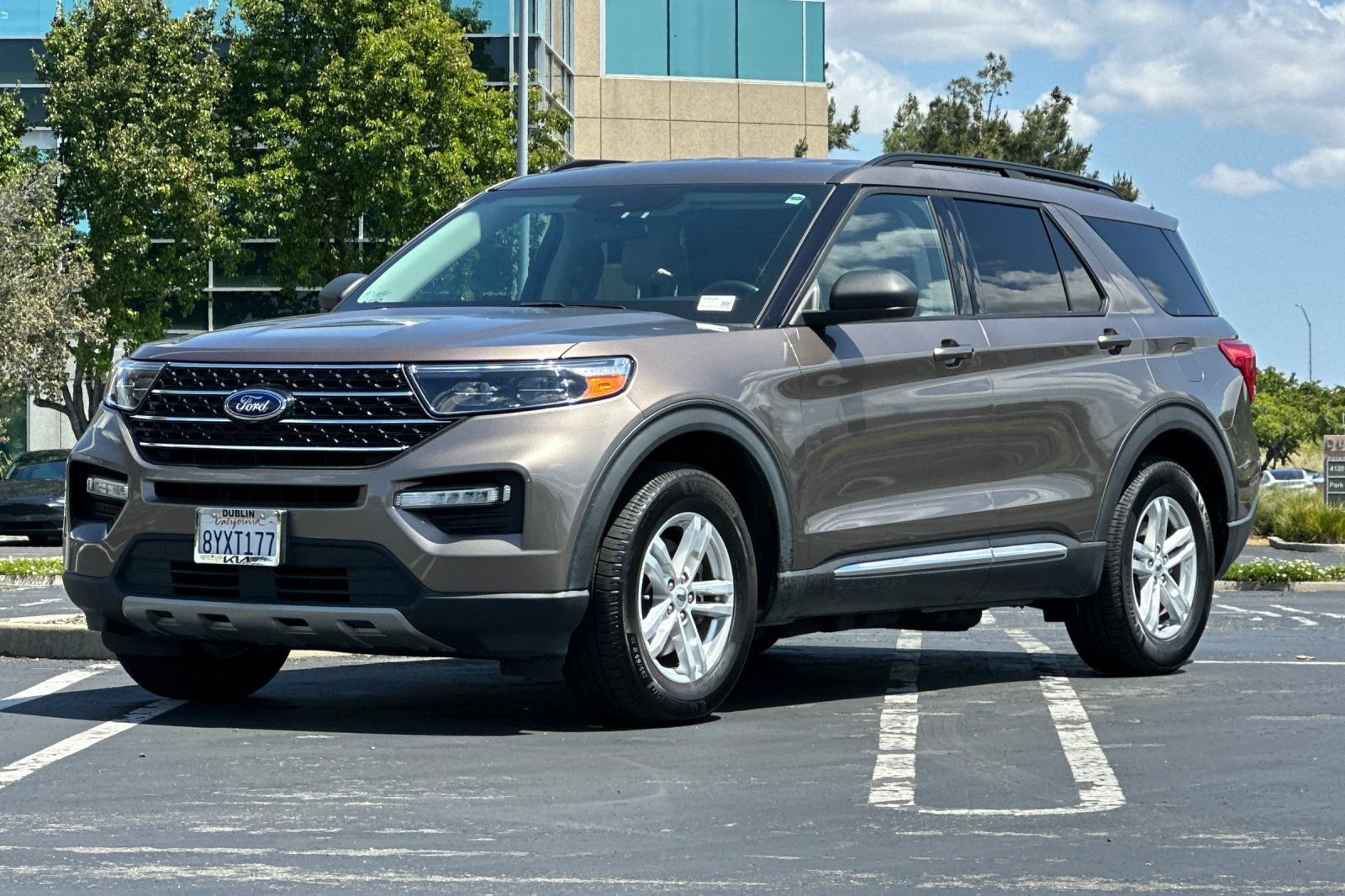 Used 2021 Ford Explorer XLT w/ Equipment Group 202A RWD image 8