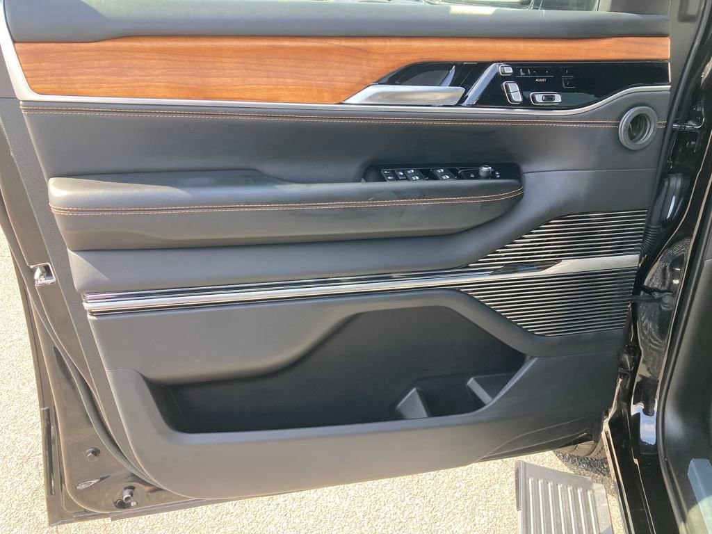 New 2024 Jeep Grand Wagoneer L Series III w/ Rear Seat Video Group 1 image 11