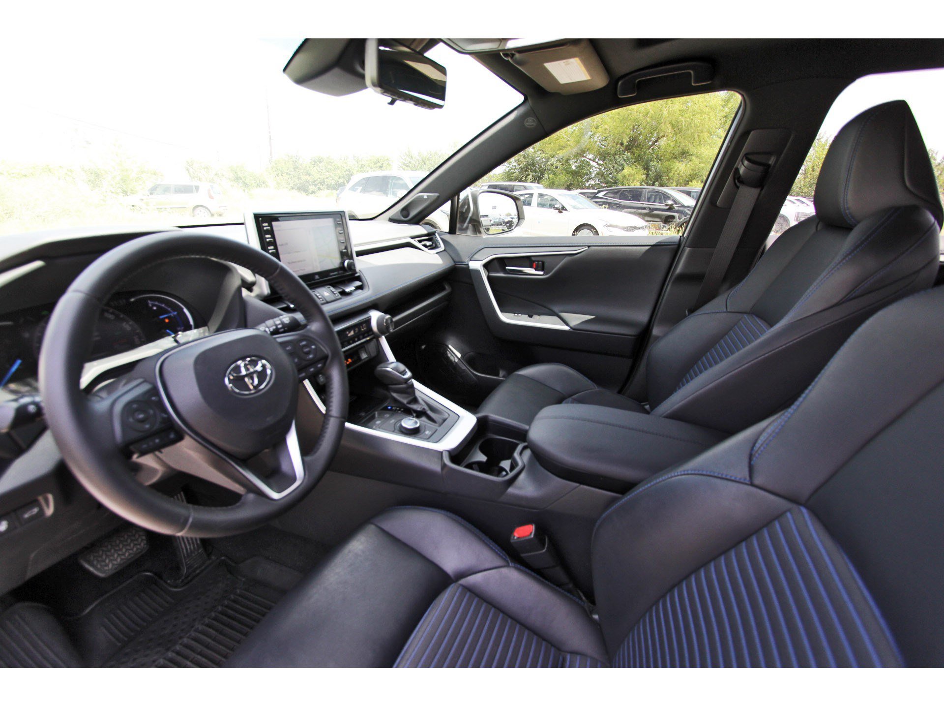 Used 2019 Toyota RAV4 XSE AWD/4WD image 32