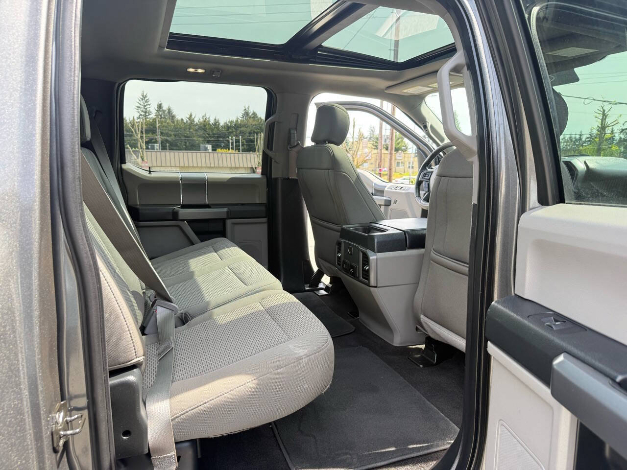 Used 2018 Ford F150 XLT w/ Equipment Group 302A Luxury AWD/4WD image 9