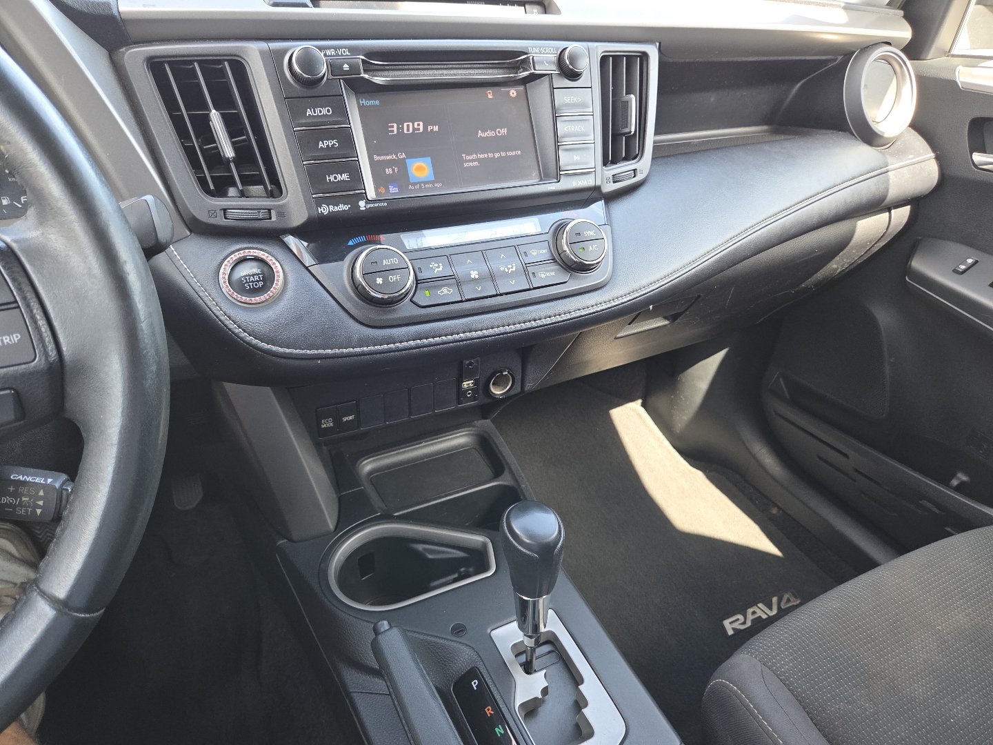 Used 2018 Toyota RAV4 XLE w/ Plus Extra Value Package FWD image 26