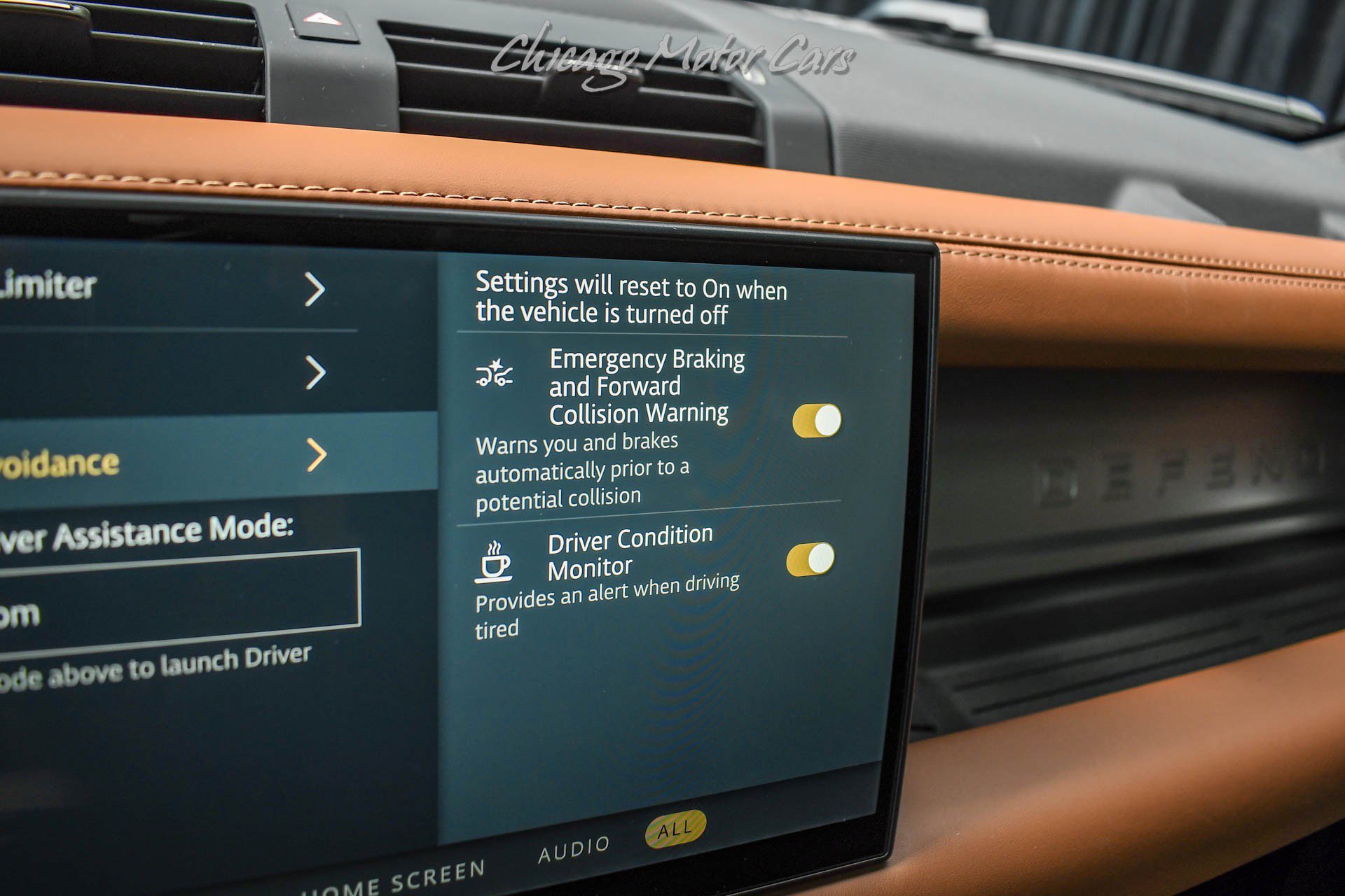 Used 2025 Land Rover Defender 110 AWD/4WD image 18