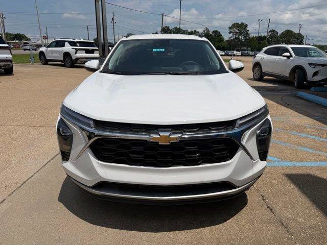 New 2026 Chevrolet Trax LT w/ LT Convenience Package FWD image 2