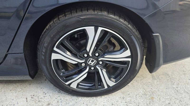 Used 2017 Honda Civic Touring image 11