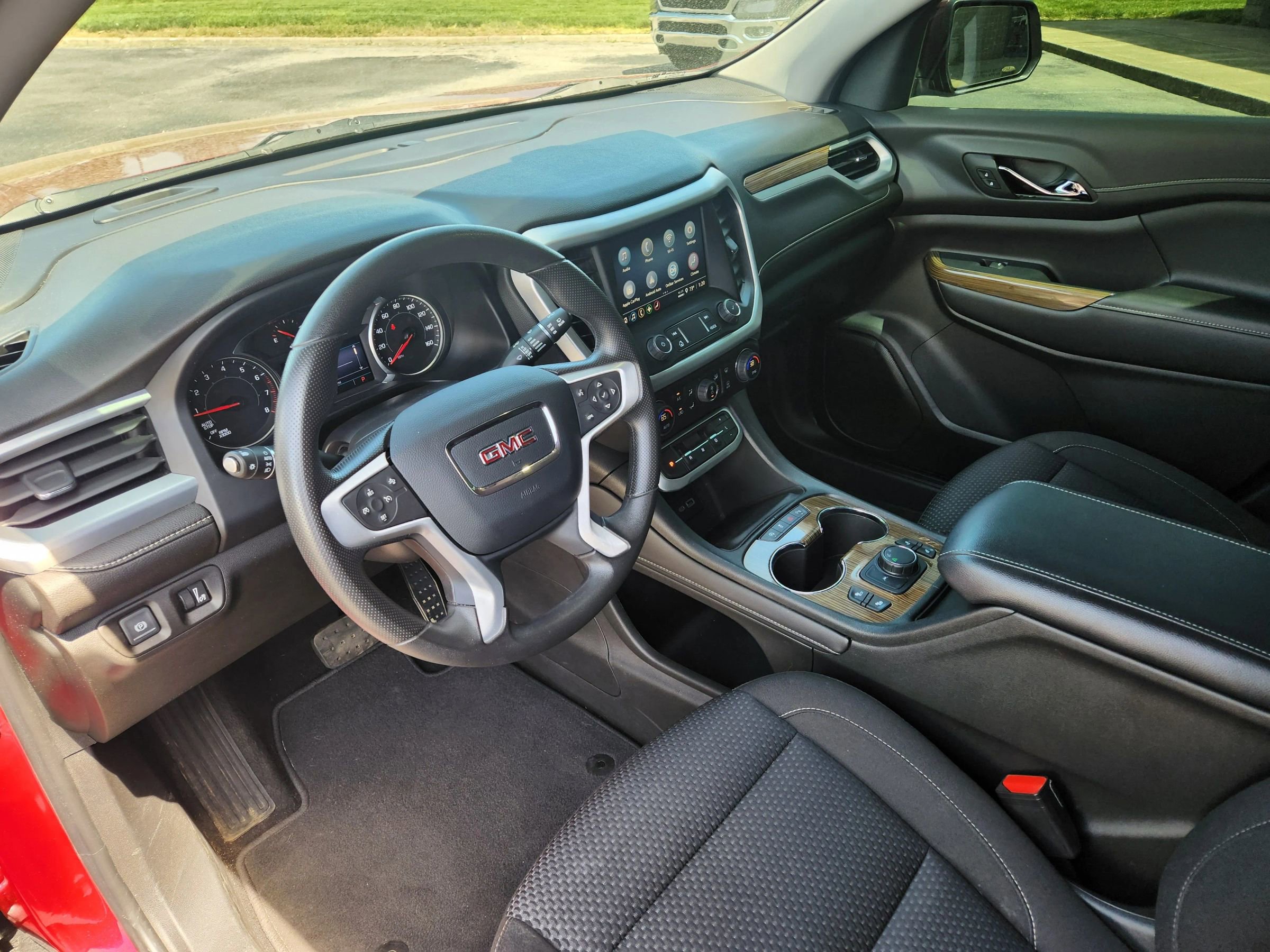 Used 2022 GMC Acadia SLE w/ Driver Convenience Package FWD image 10