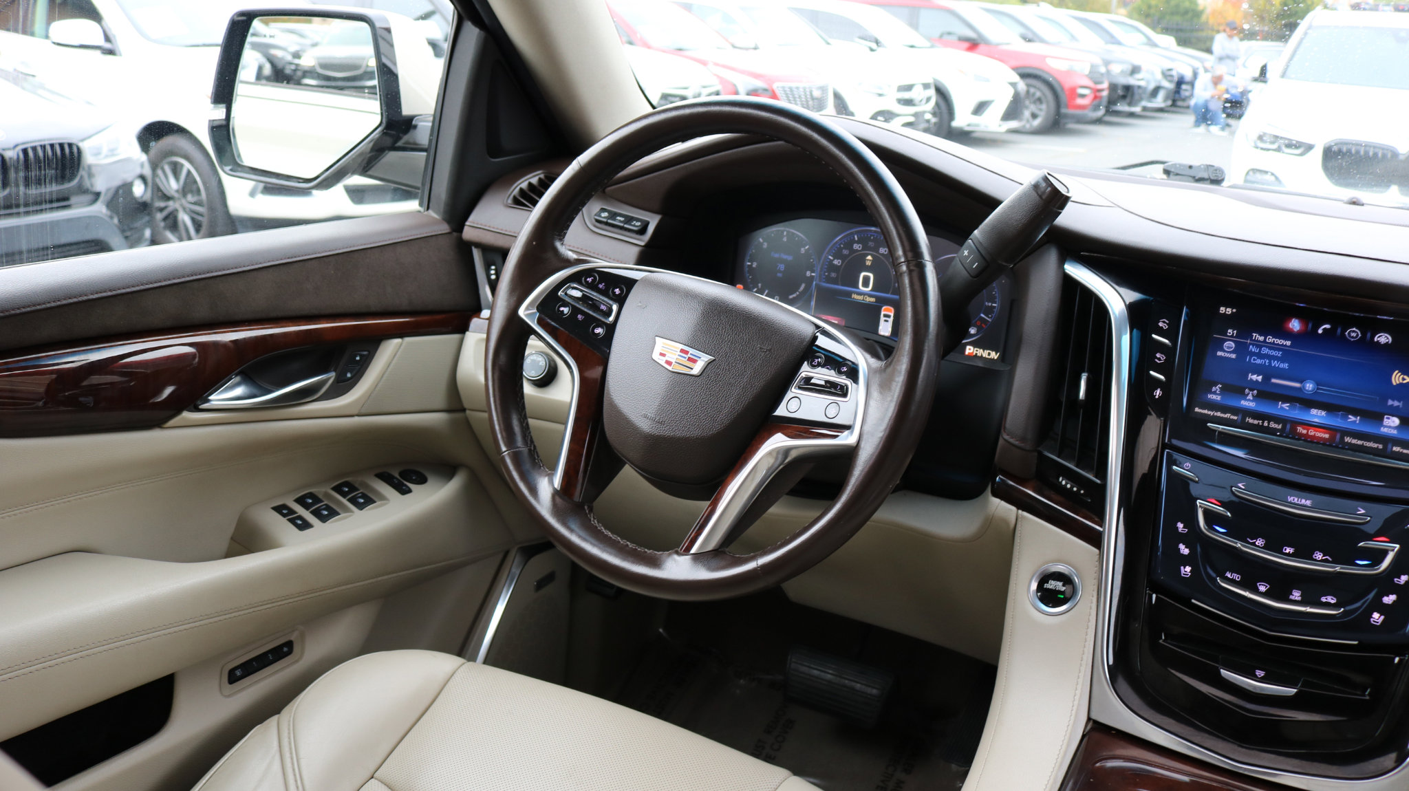 Used 2015 Cadillac Escalade Luxury image 23
