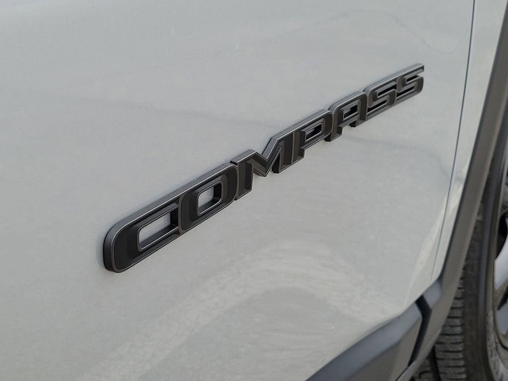New 2026 Jeep Compass Latitude image 8
