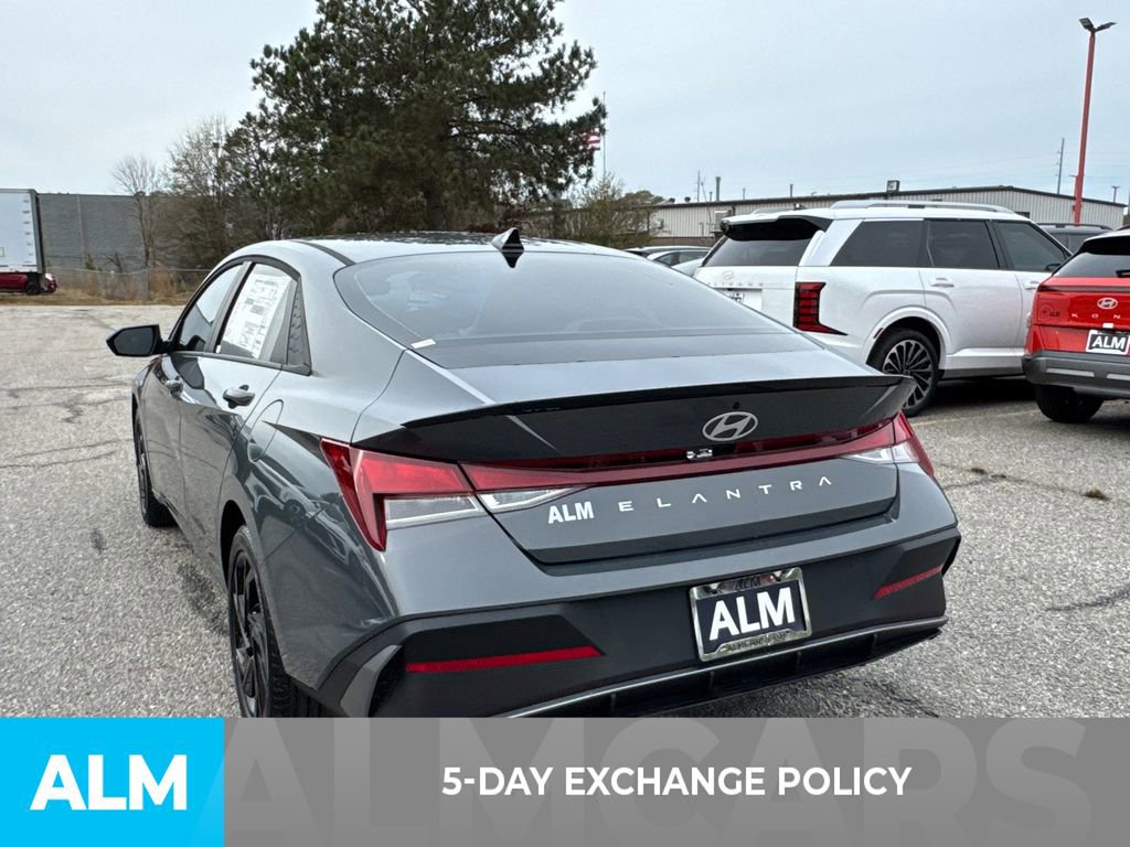 Used 2026 Hyundai Elantra SEL Sport image 3